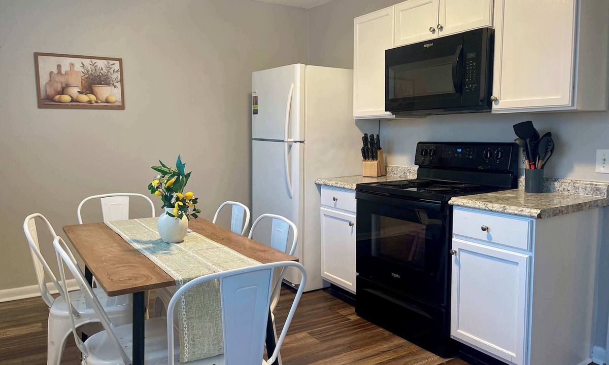 Lupton City House | Hillside Haven - affordable, and convenient