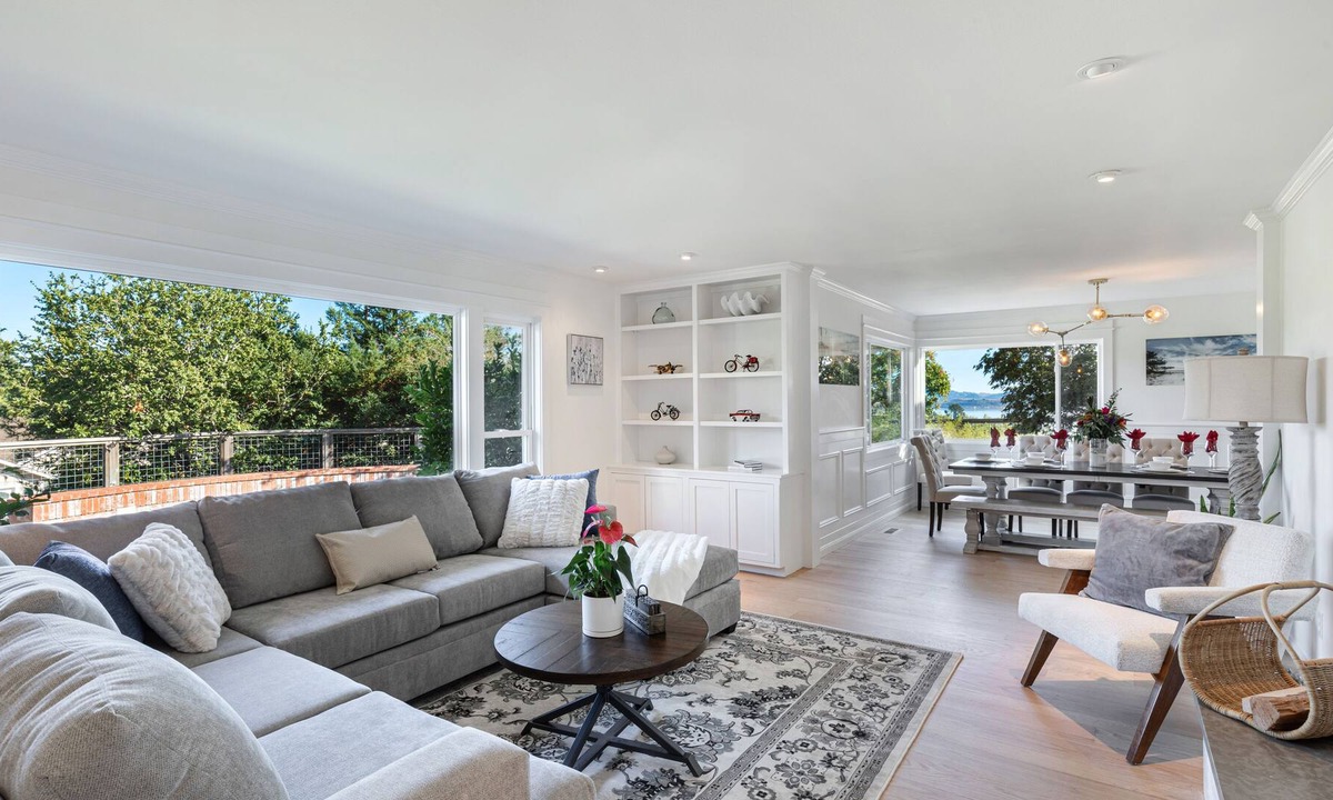 Country Club House | Hillside Haven: Bayview Pool & Hot Tub