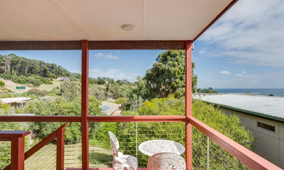 Dromana House | Hillside Haven by the Sea