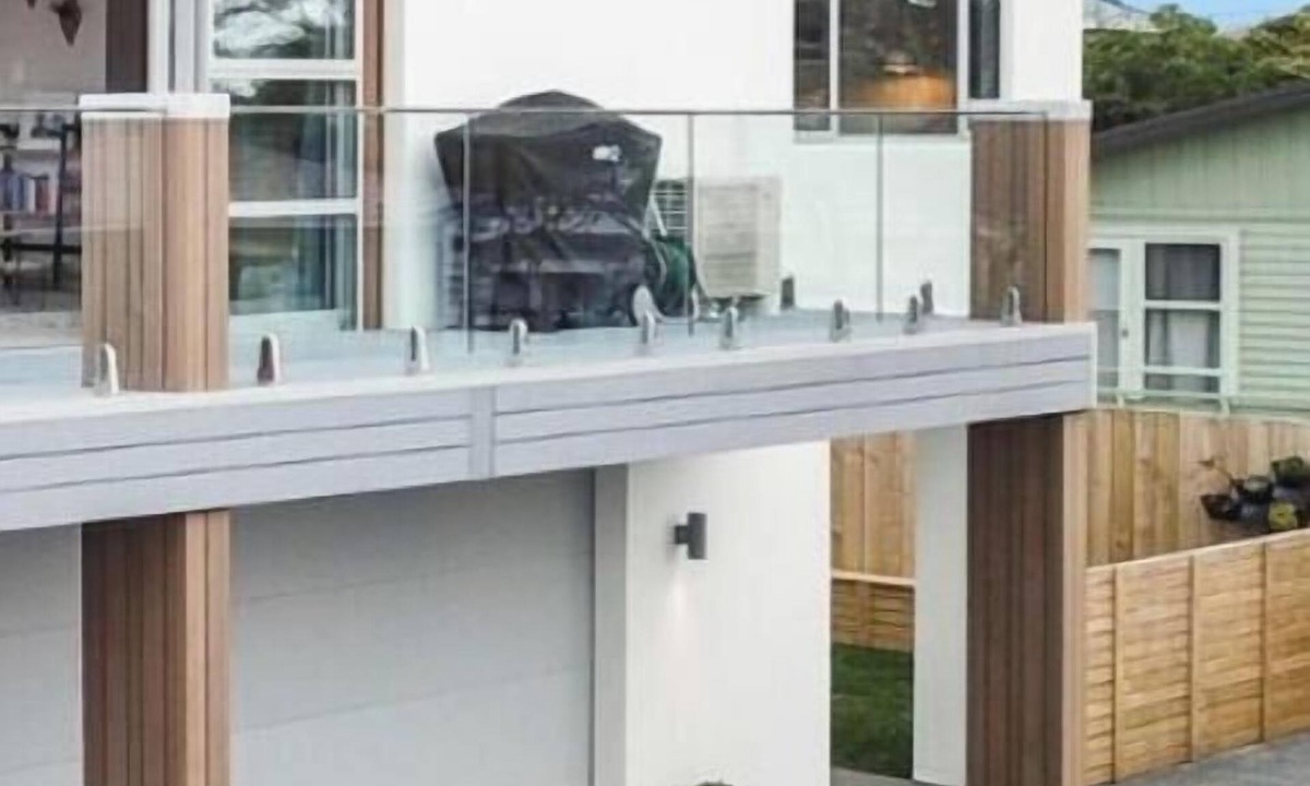 Raglan House | Hillside Haven - House & Unit 16+ guests Spa