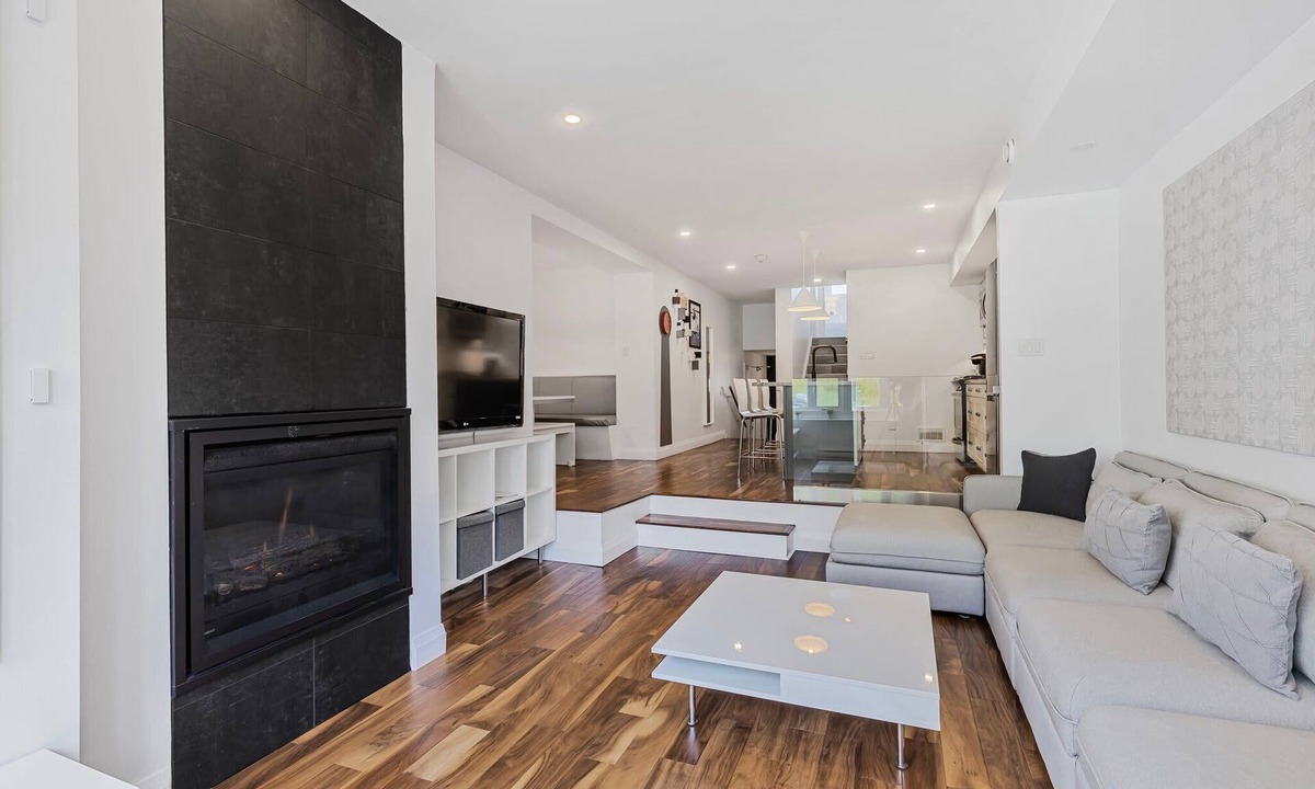 The Blue Mountains Condo | Hillside Hideaway Walk or Shuttle to Village Fun