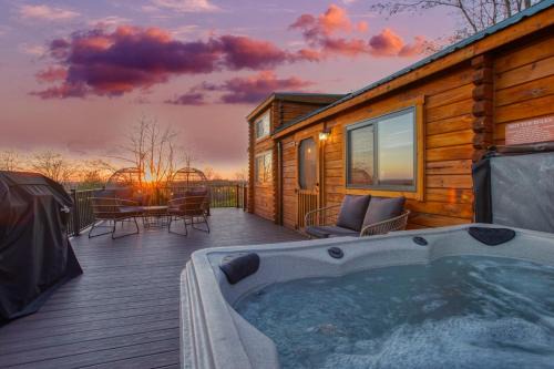 Brookville House | Hillside Hideaway - Hot Tub