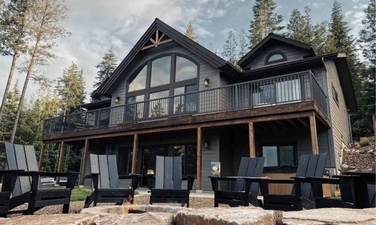 Sagle Cabin | Hillside Hideaway Near the Lake