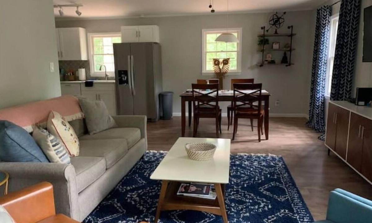 Covington House | Hillside Hideaway -Private- .8 to Covington square