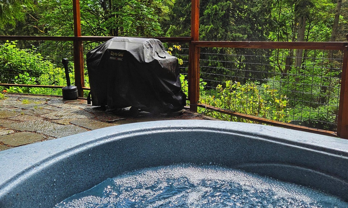 Lime Kiln Cabin | Hillside Hideaway + Firepit + Hot tub