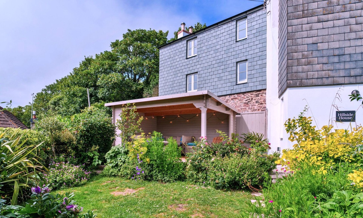 Kingsand Cottage | Hillside House