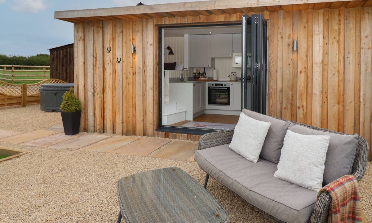 Ashbourne Cottage | Hillside Hut