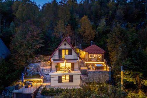 Lic House | Hillside Lodge, Boutique & Spa