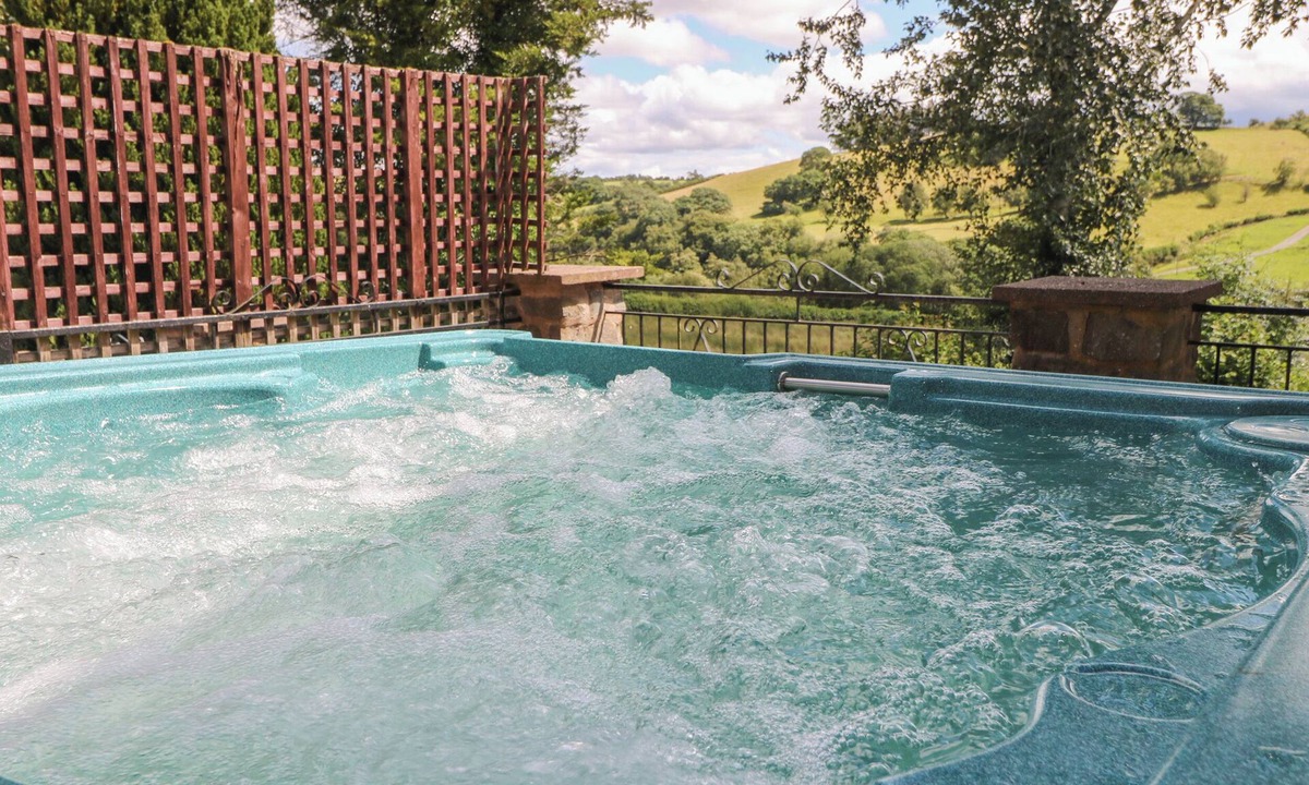 Tirabad Cottage | Hillside Lodge