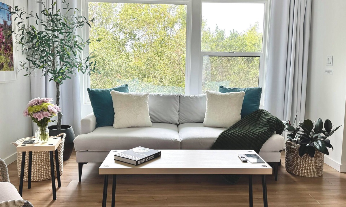 San Rafael House | Hillside Oasis between San Francisco & Napa. Big Views + Pool!