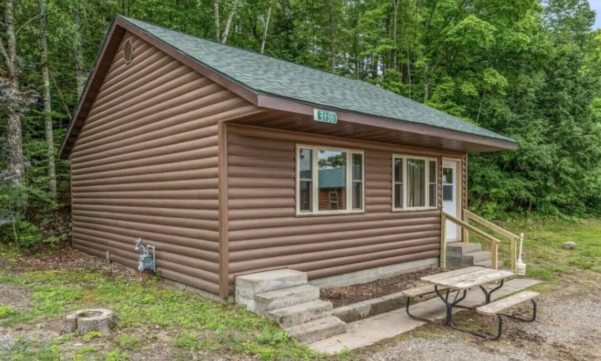 Phelps Cabin | Hillside Resort Cabin #9