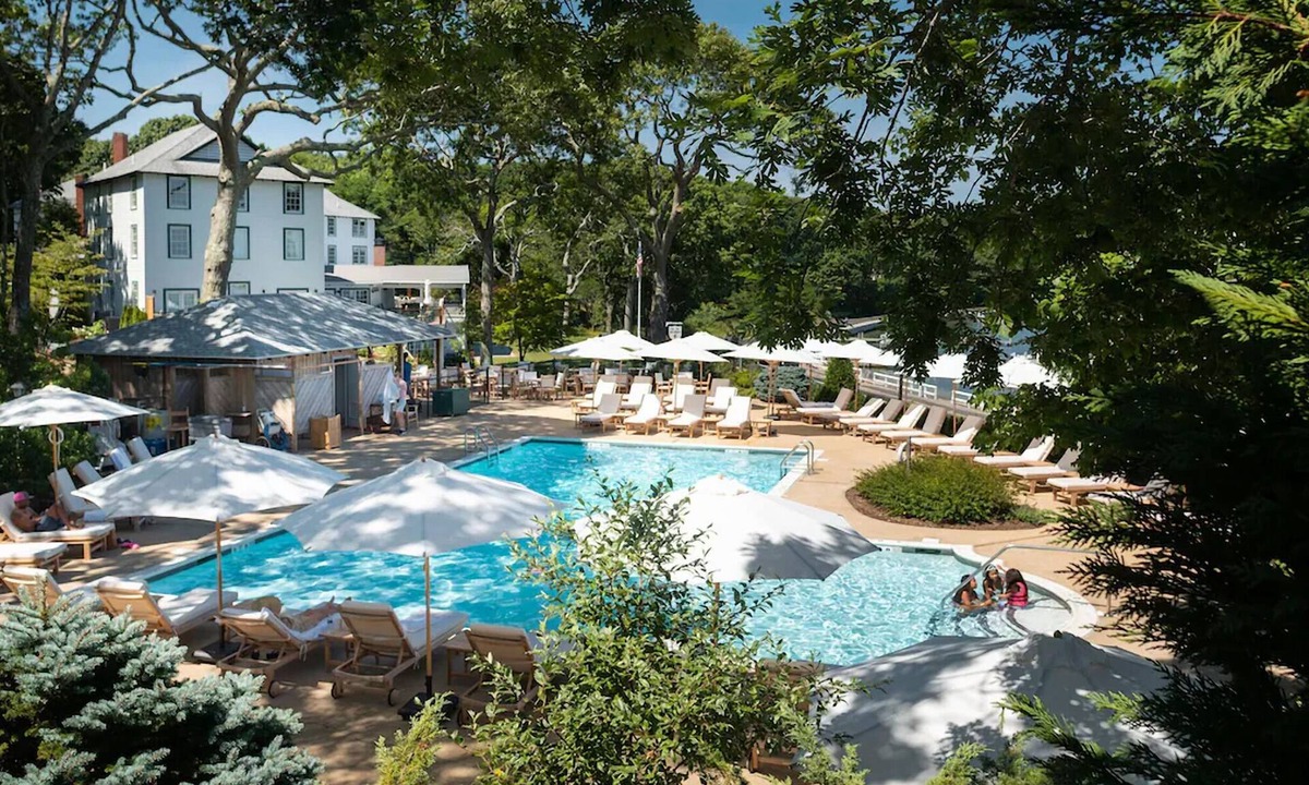 Suffolk County House | Hillside Sanctuary with Private Terrace Dining and Complimentary Parking