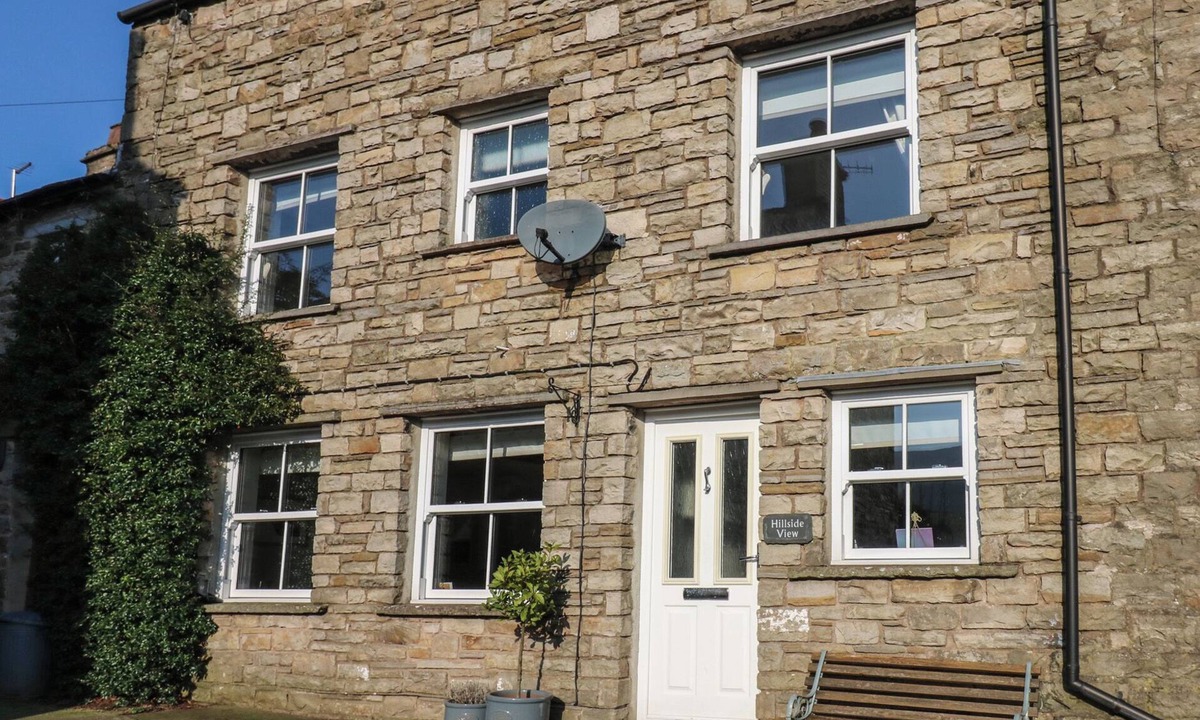 Gayle Cottage | HILLSIDE VIEW, pet friendly, with open fire in Hawes