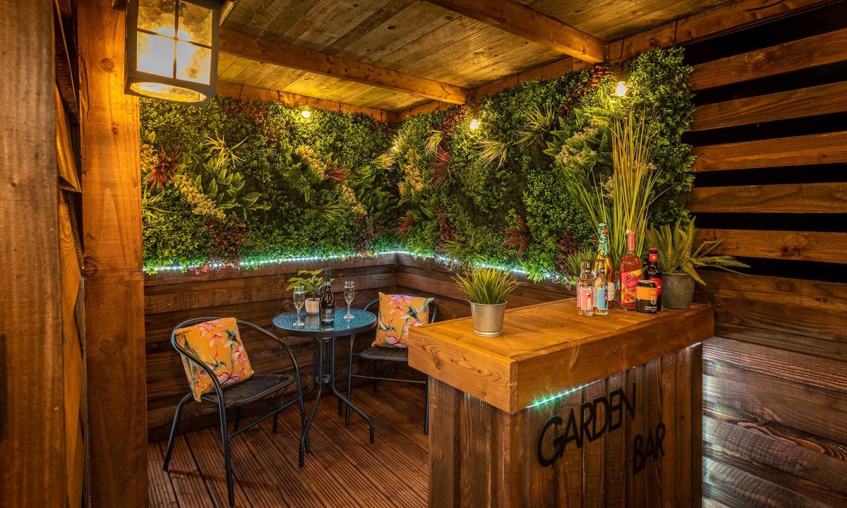 Wichenford Cabin | Hillside View Shepherds Hut - Ockeridge Rural Retreats