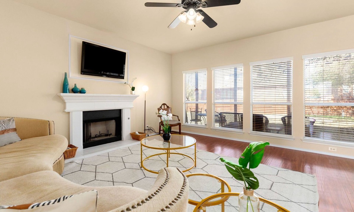 Scenic Oaks House | Hilltop 5BR Retreat, Game Lounge Chef’s Kitchen