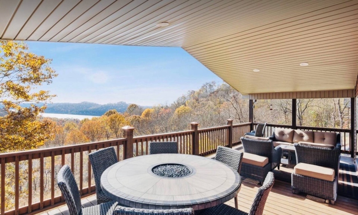 Granville Cabin | Hilltop Cabin with River View!