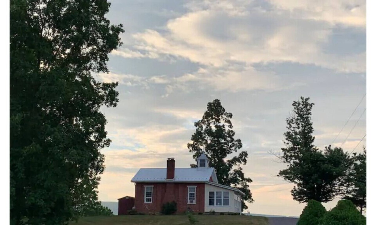 Lewisburg House | Hilltop Cottage