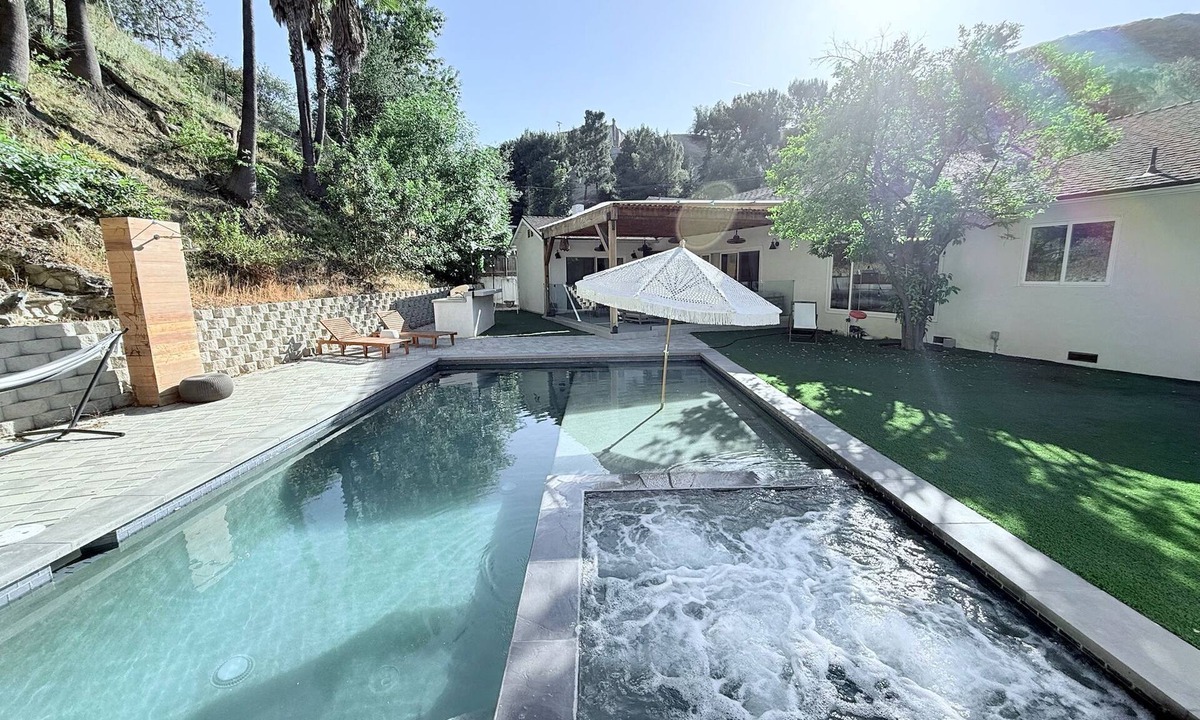 Woodland Hills House | Hilltop Haven 4 BDs + Bonus Studio w Pool & Jacuzzi in Woodland Hills