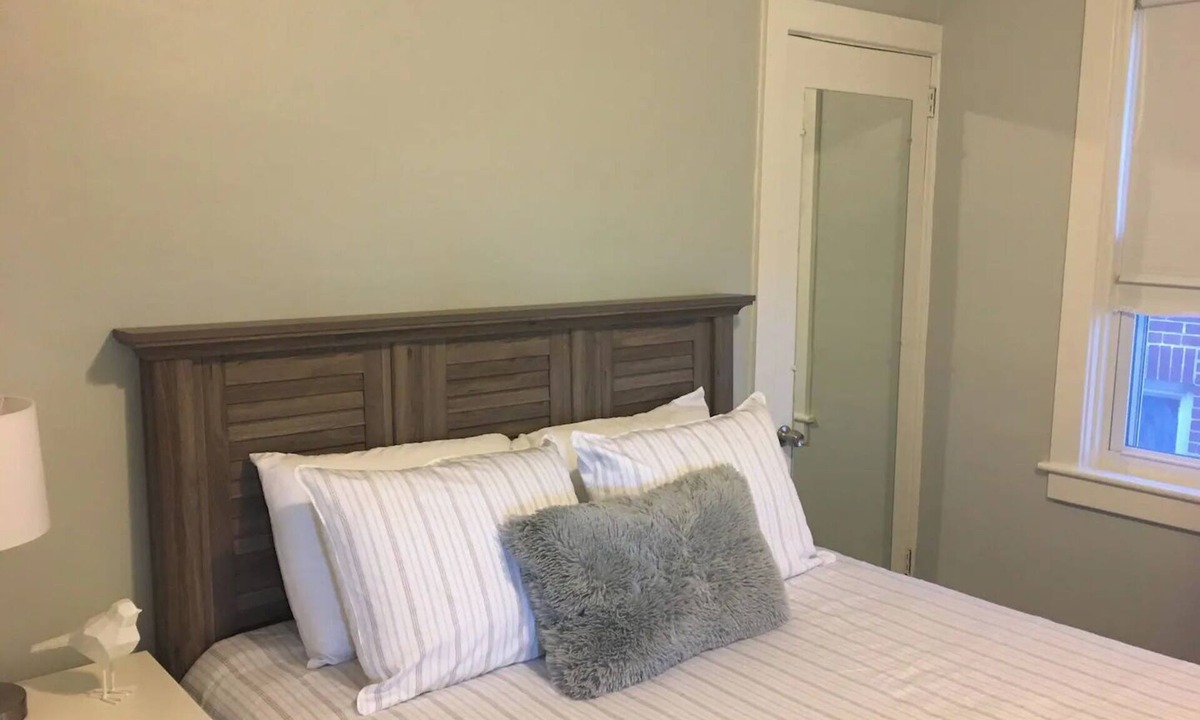 Reading House | Hilltop Haven @ Hampton Heights