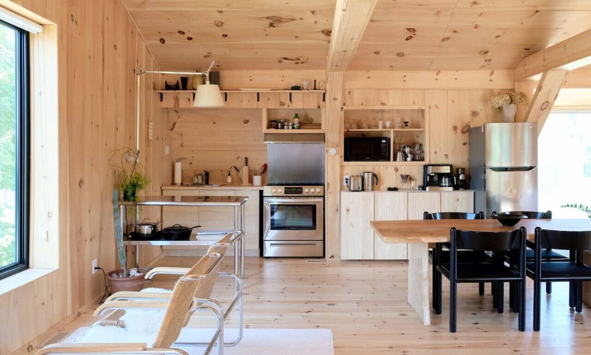 Meaford House | Hilltop Haven Retreat | Carriage House w/2 units