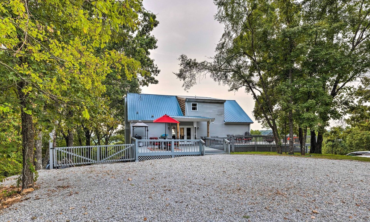 Branson House | Hilltop Hideaway' Branson Home w/Trampoline