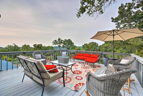 Branson House | Hilltop Hideaway Branson Home with Trampoline!