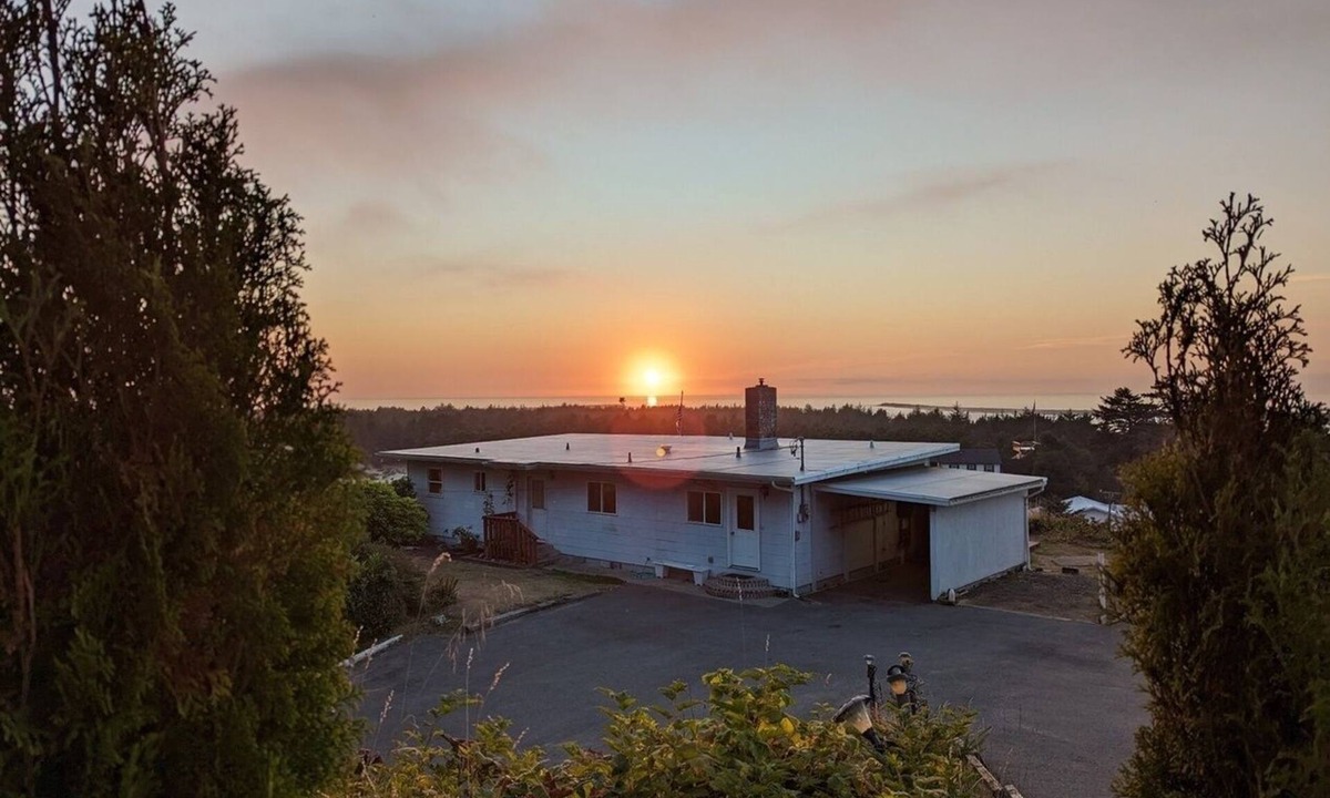 Winchester Bay House | Hilltop Home with Dune Access and Breathtaking Views