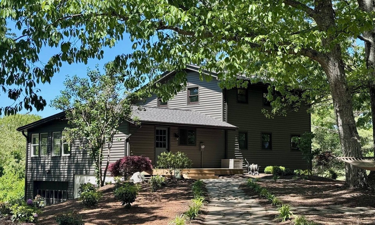 Christiansburg House | Hilltop House on 20 Acres 20 Minutes from Virginia Tech