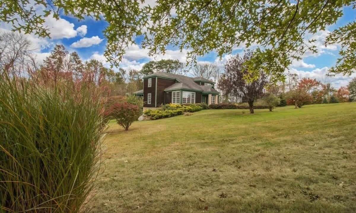 Beach Lake House | Hilltop Lodge