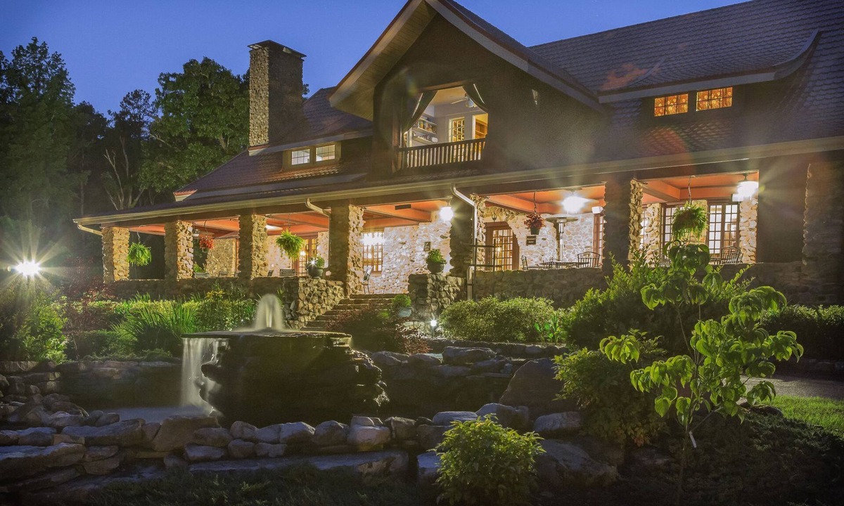 Hot Springs Bed & Breakfast | Hilltop Manor Bed and Breakfast