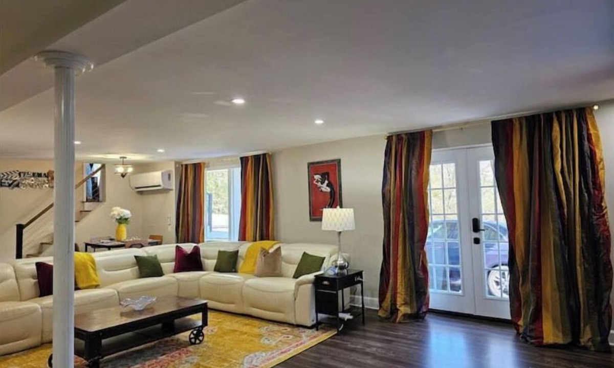 Hillwood House | Hilltop Retreat