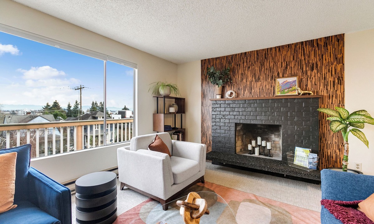 Minor House | Hilltop Seattle Retreat w/Views & Parking
