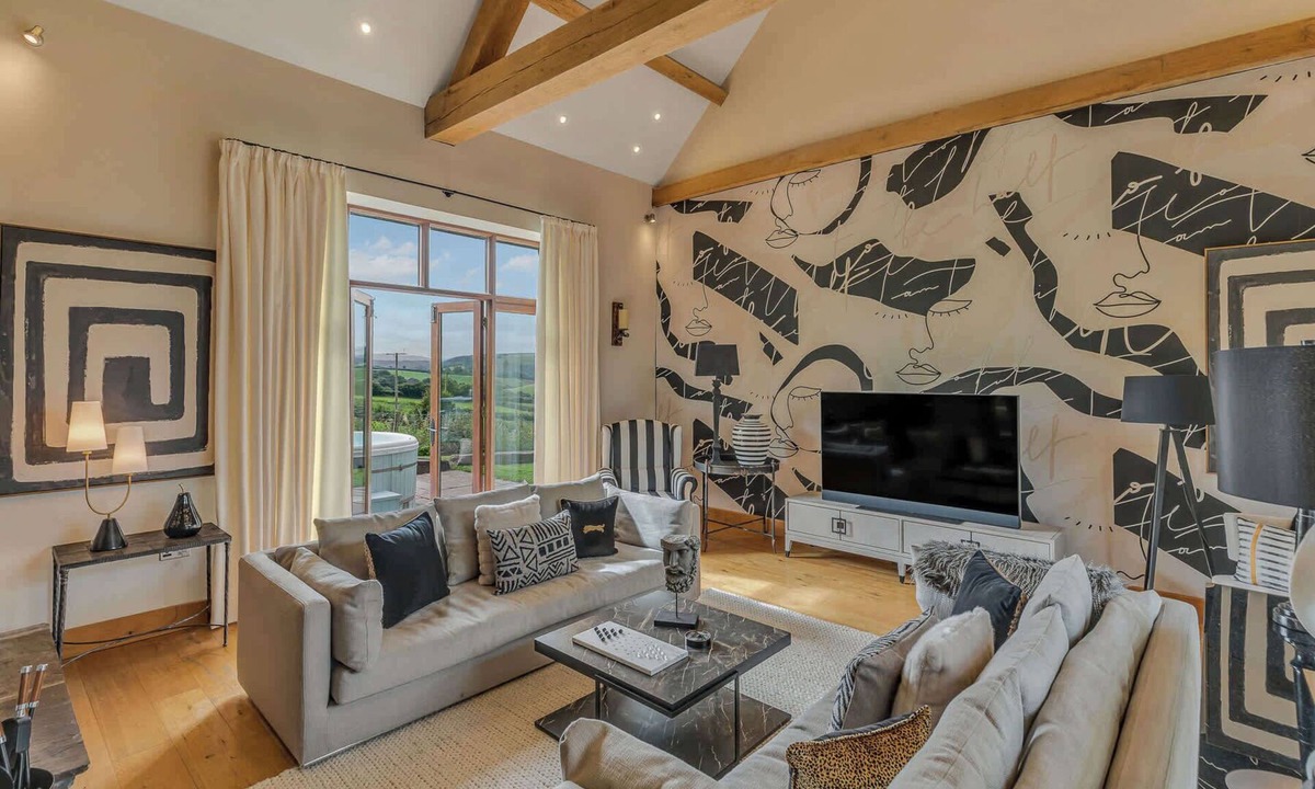 Brecon House | Hilltop View with Hot Tub