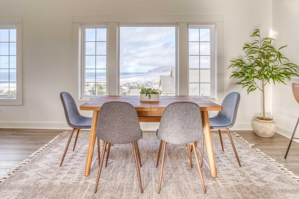 Lincoln City House | Hilltop Views Guest House