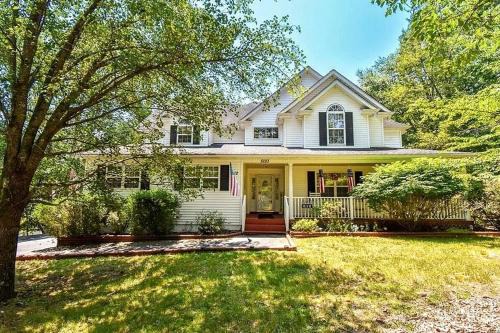 East Stroudsburg Villa | Hilltop Villa