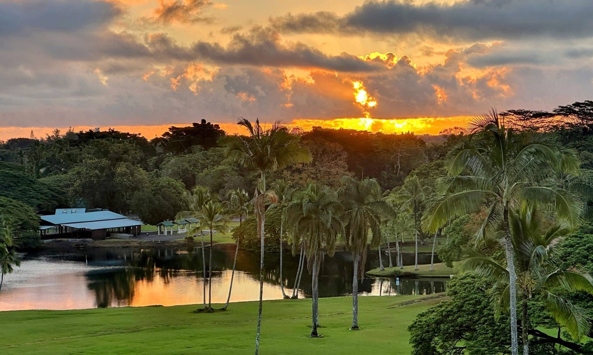 Hilo Condo | Hilo Getaway: 2BR Condo w/Pool, A/C & Incredible Views