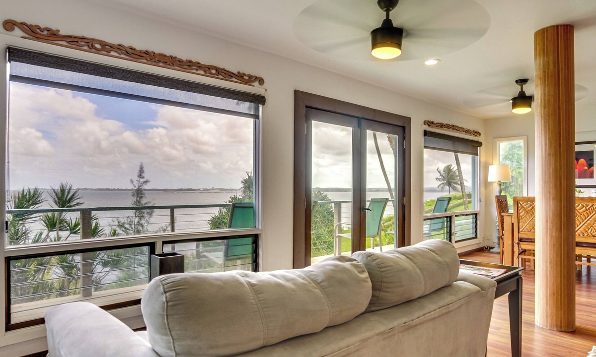 Hilo Cottage | Hilo Home w/Private Deck + Stunning Ocean Views!