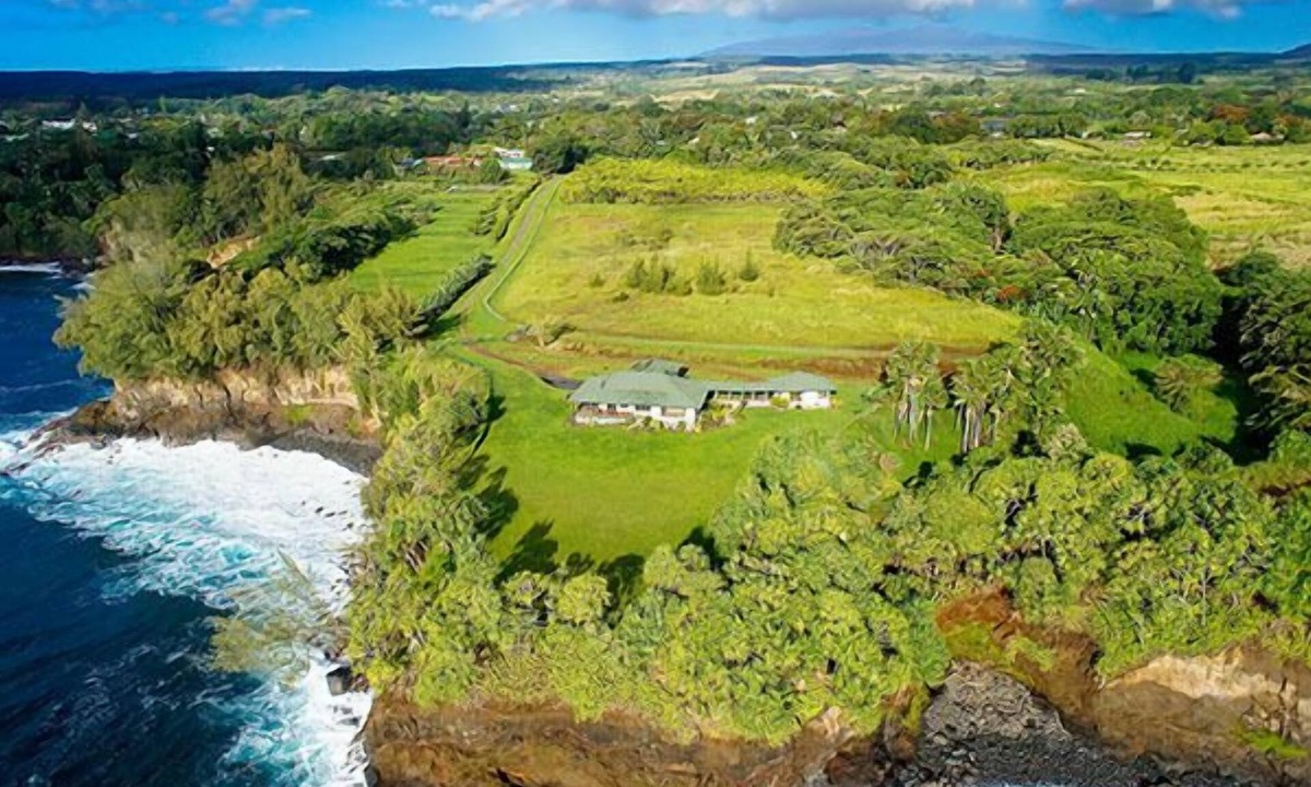 Papaikou House | Hilo's Secluded Luxury & Ocean Front Estate