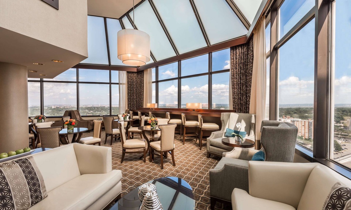 Alexandria West Hotel | Hilton Alexandria Mark Center