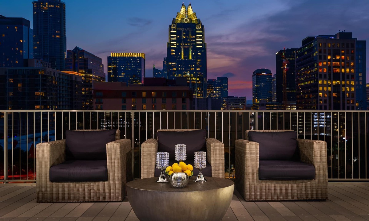 Waller Creek District Hotel | Hilton Austin