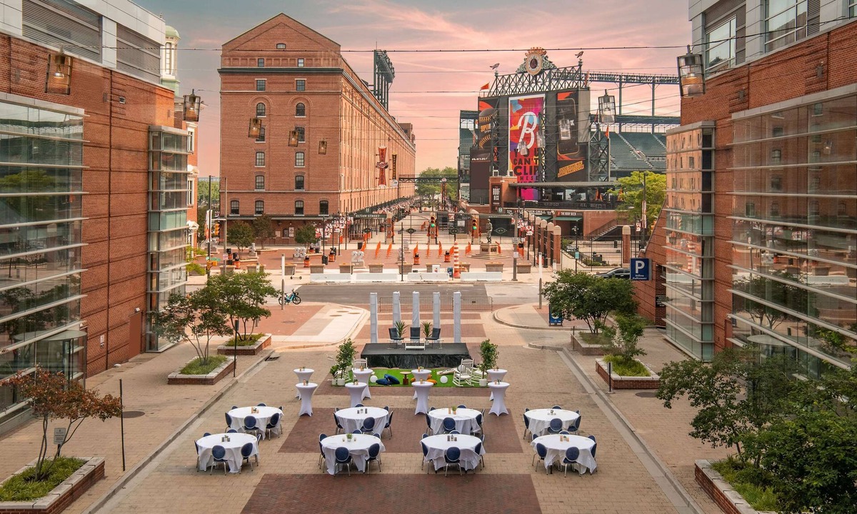 Downtown West Hotel | Hilton Baltimore Inner Harbor