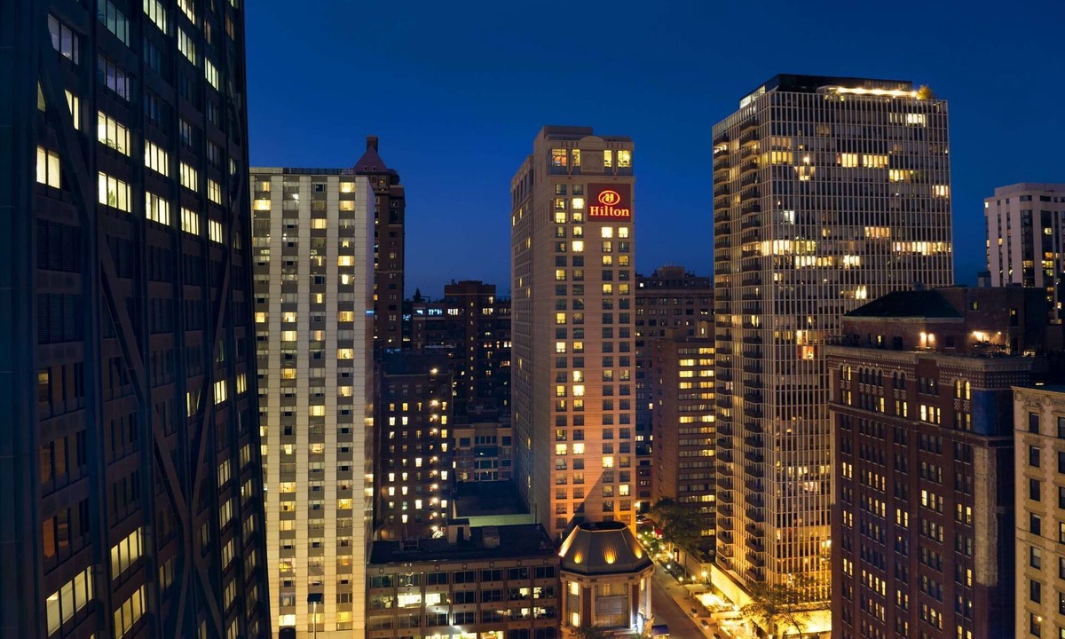 Near North Side Hotel | Hilton Chicago/Magnificent Mile Suites