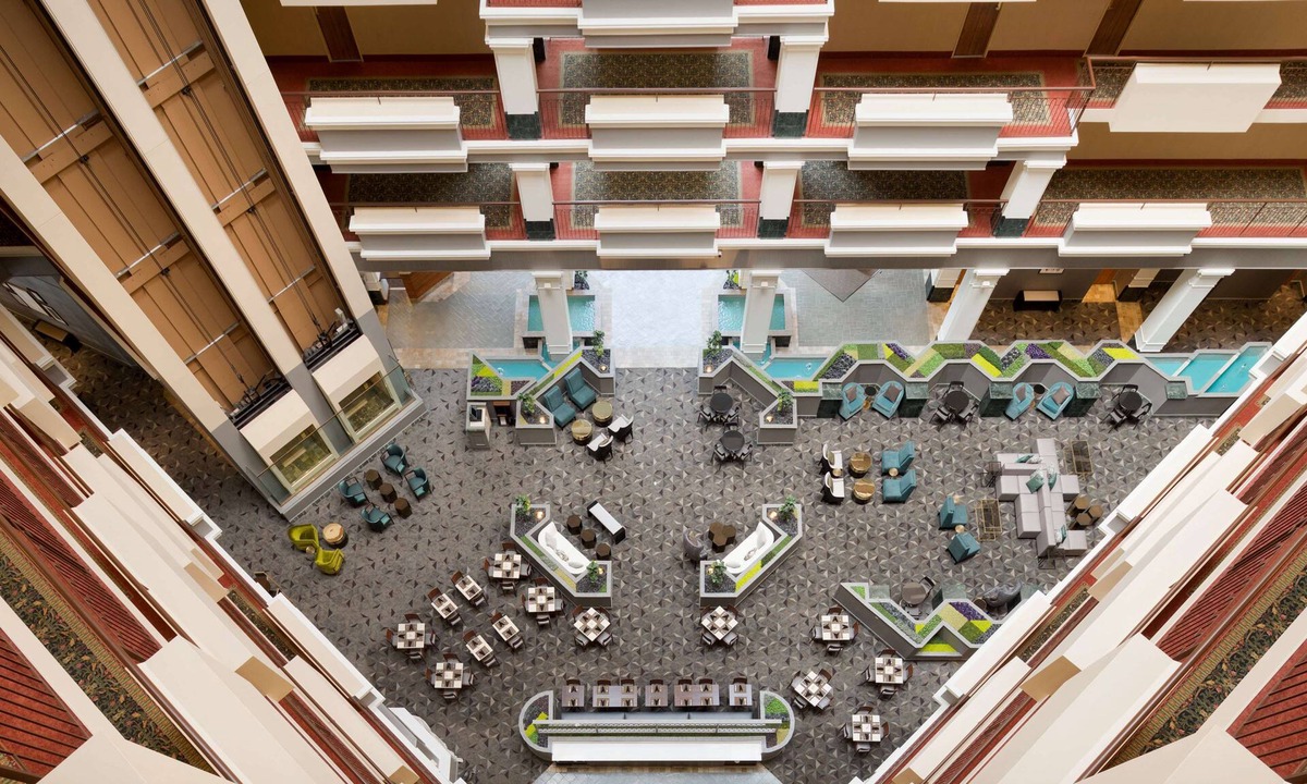 Oakbrook Terrace Hotel | Hilton Chicago/Oak Brook Suites