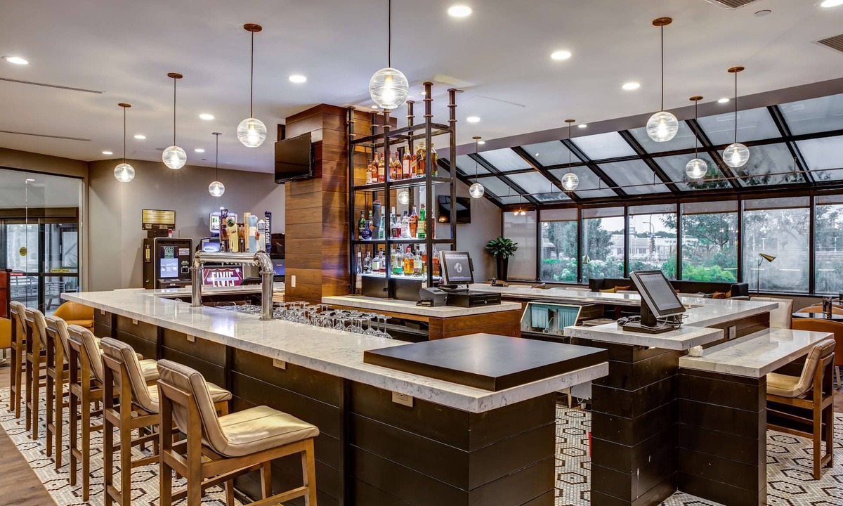 Oak Lawn Hotel | Hilton Chicago/Oak Lawn