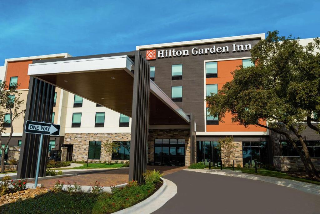 McNeil Hotel | Hilton Garden Inn Cedar Park Austin