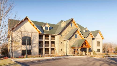 Big Cedars Hotel | Hilton Grand Vacation Club Paradise Point Hollister