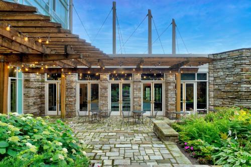 District Saint - Raymond - Vanier Hotel | Hilton Lac-Leamy