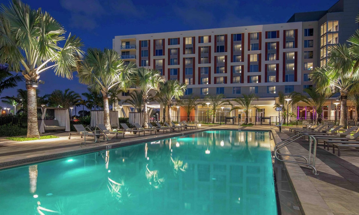 Ludlam Hotel | Hilton Miami Dadeland