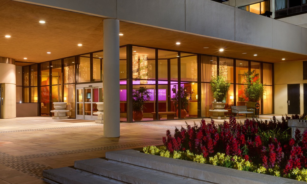 Burlingame Hotel | Hilton San Francisco Airport Bayfront