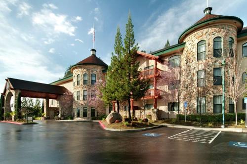 Scotts Valley Hotel | Hilton Santa Cruz Scotts Valley